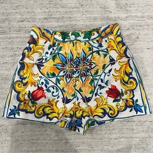 Dolce & Gabbana Shorts IT38